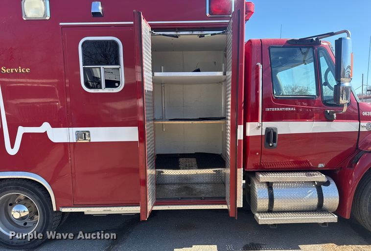 image for item EU4072 2007 International 4300 ambulance