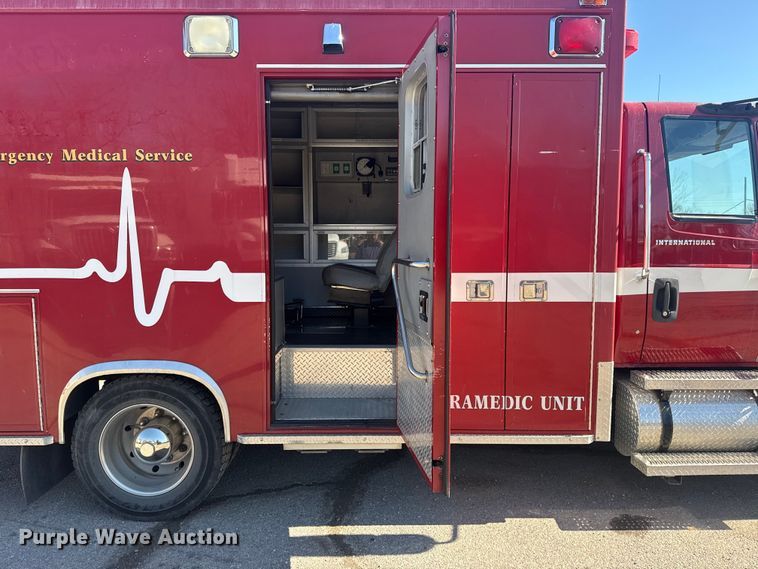 image for item EU4072 2007 International 4300 ambulance