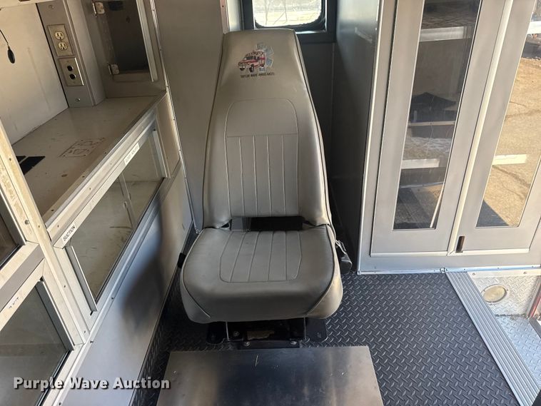 image for item EU4072 2007 International 4300 ambulance