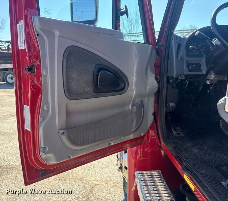 image for item EU4072 2007 International 4300 ambulance