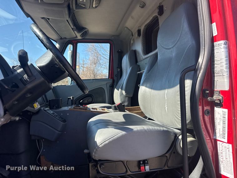 image for item EU4072 2007 International 4300 ambulance