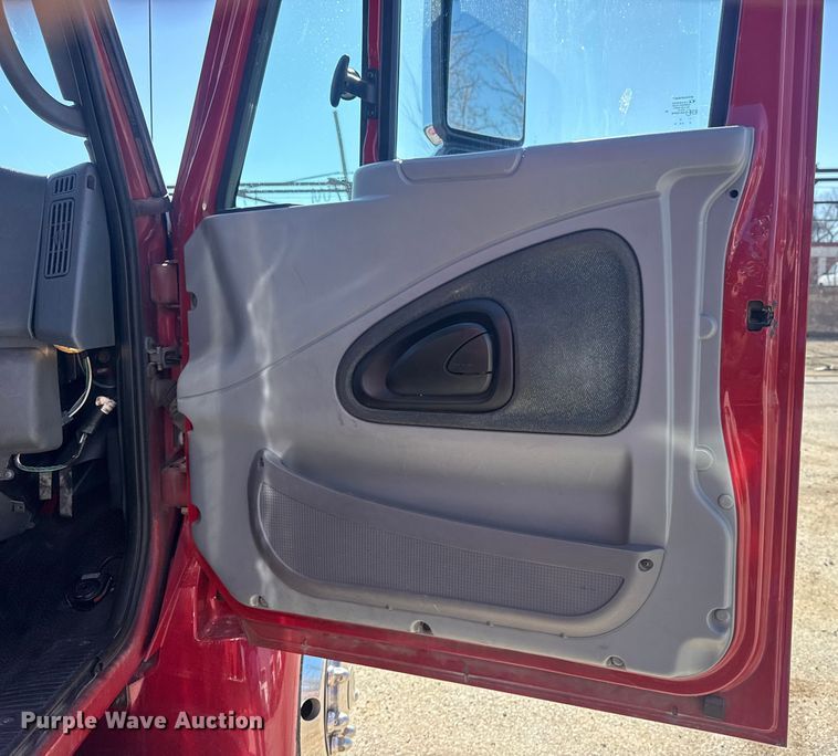 image for item EU4072 2007 International 4300 ambulance