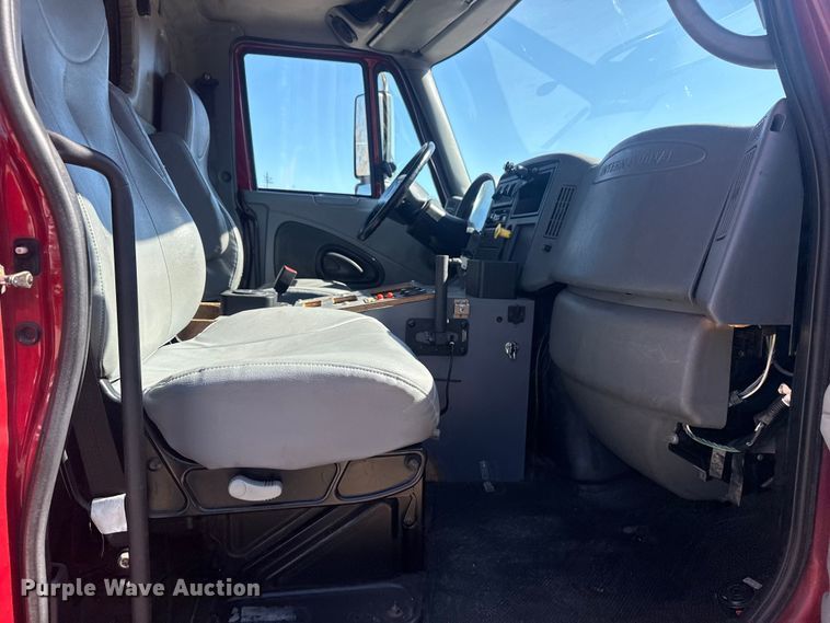 image for item EU4072 2007 International 4300 ambulance