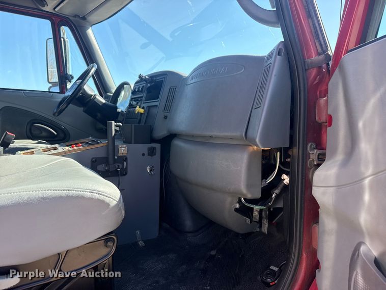 image for item EU4072 2007 International 4300 ambulance