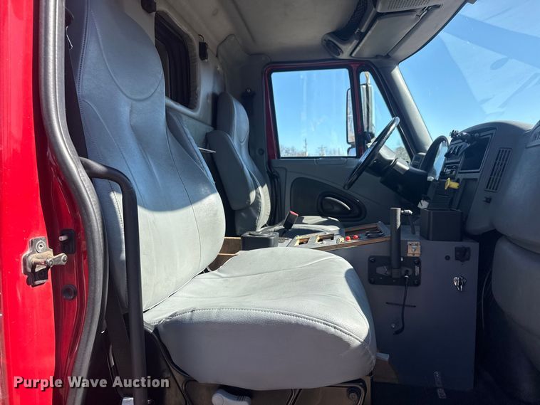 image for item EU4072 2007 International 4300 ambulance