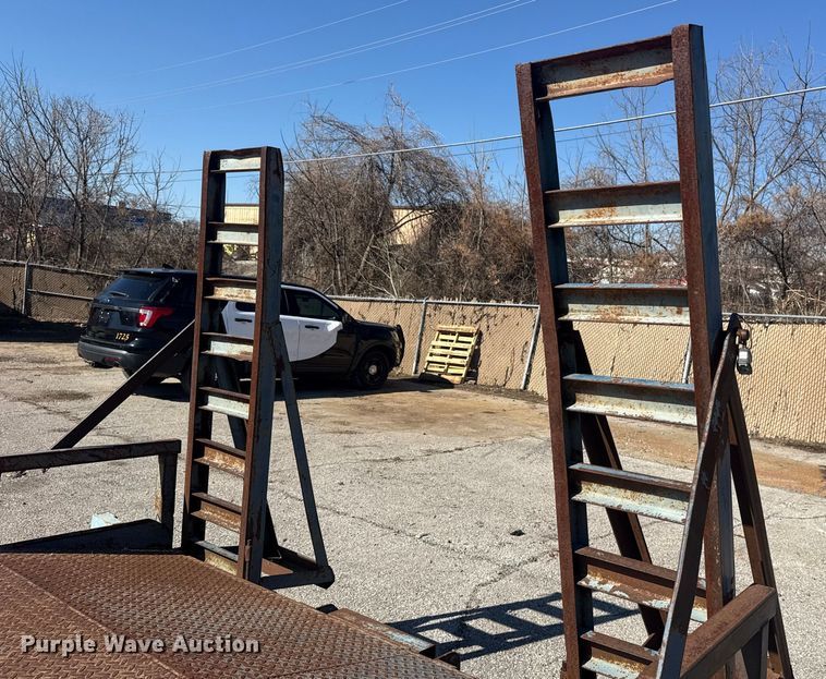 image for item EU4073 2002 Starlite equipment trailer