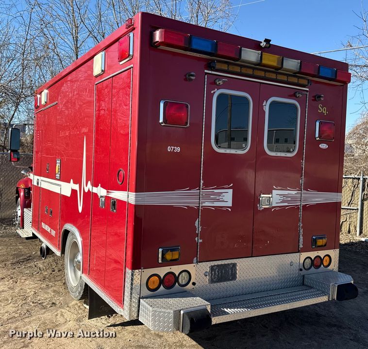 image for item EU4075 2007 International 4300 ambulance