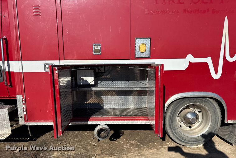 image for item EU4075 2007 International 4300 ambulance