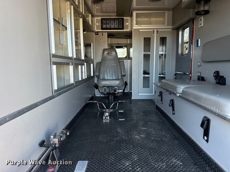 image for item EU4075 2007 International 4300 ambulance