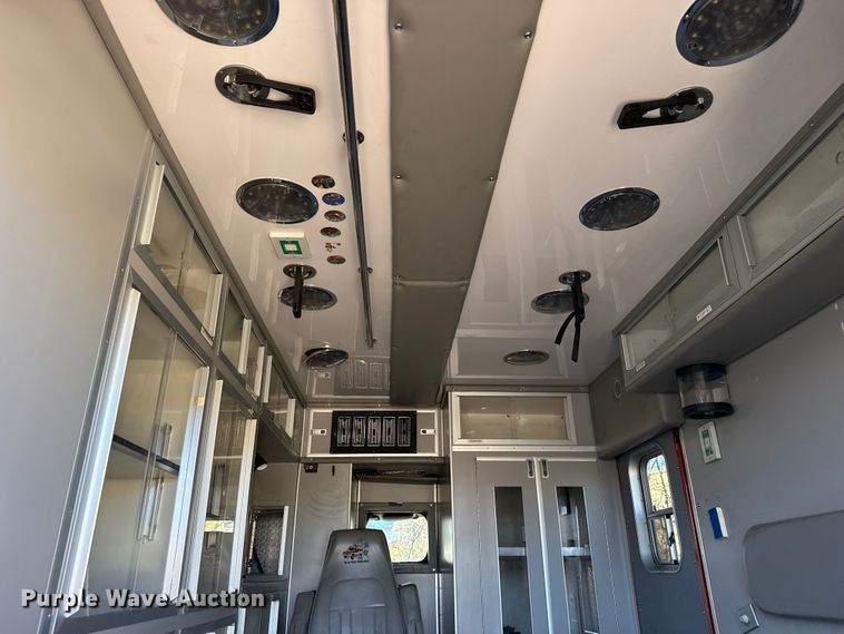 image for item EU4075 2007 International 4300 ambulance