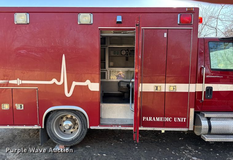 image for item EU4075 2007 International 4300 ambulance