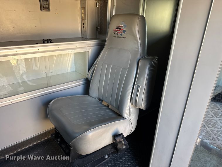 image for item EU4075 2007 International 4300 ambulance