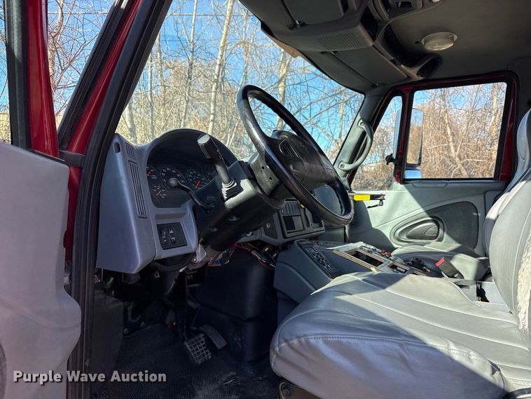 image for item EU4075 2007 International 4300 ambulance