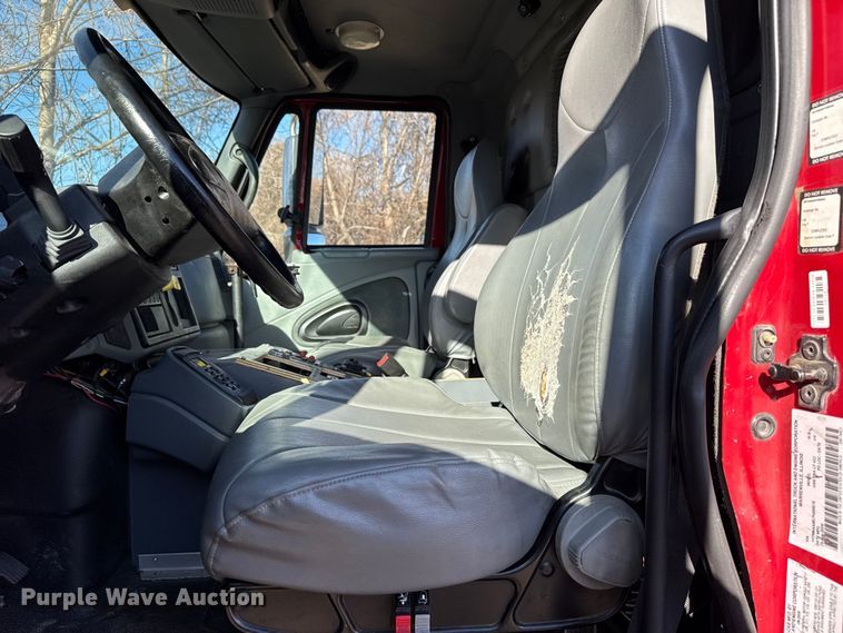 image for item EU4075 2007 International 4300 ambulance