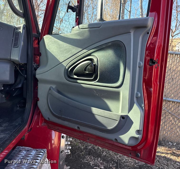 image for item EU4075 2007 International 4300 ambulance