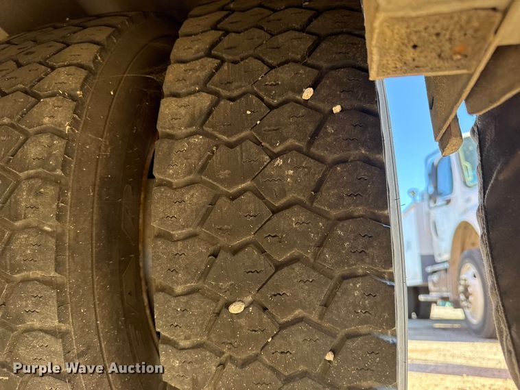 image for item EU4075 2007 International 4300 ambulance