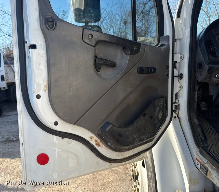 image for item EU4076 2012 Freightliner Business Class M2 utility / service truck