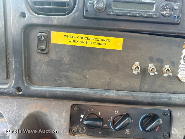 image for item EU4076 2012 Freightliner Business Class M2 utility / service truck