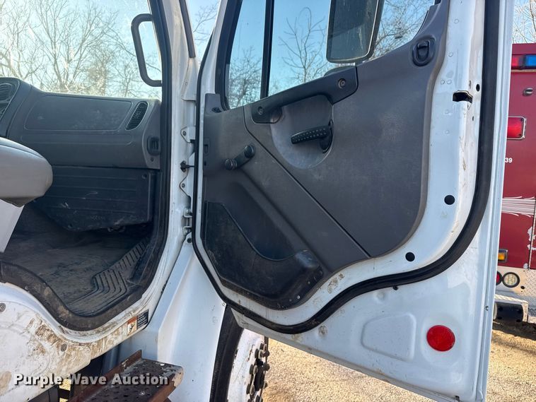 image for item EU4076 2012 Freightliner Business Class M2 utility / service truck