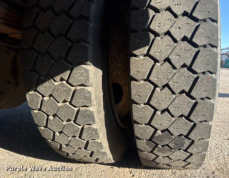 image for item EU4076 2012 Freightliner Business Class M2 utility / service truck