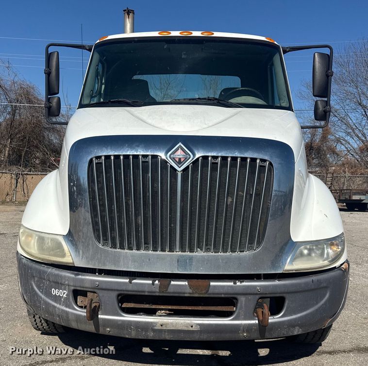 image for item EU4077 2007 International 8600 semi truck