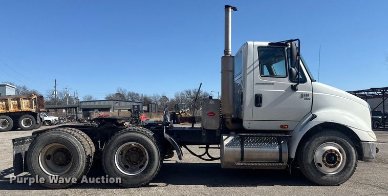 image for item EU4077 2007 International 8600 semi truck
