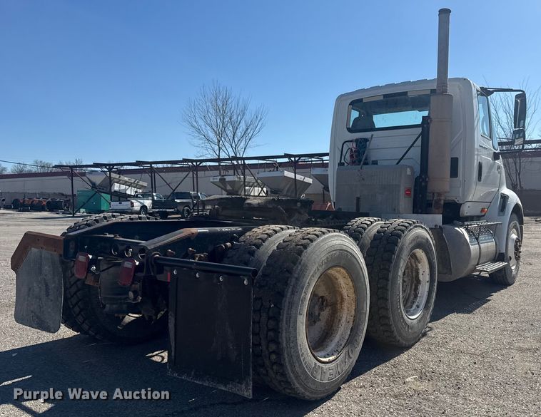 image for item EU4077 2007 International 8600 semi truck