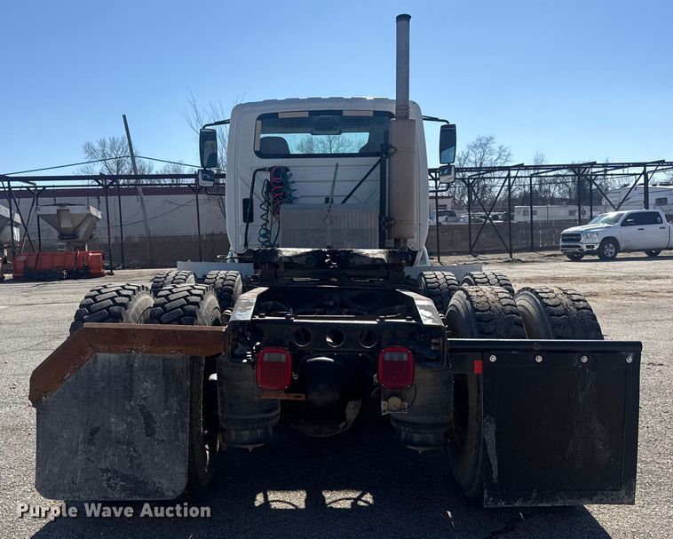 image for item EU4077 2007 International 8600 semi truck