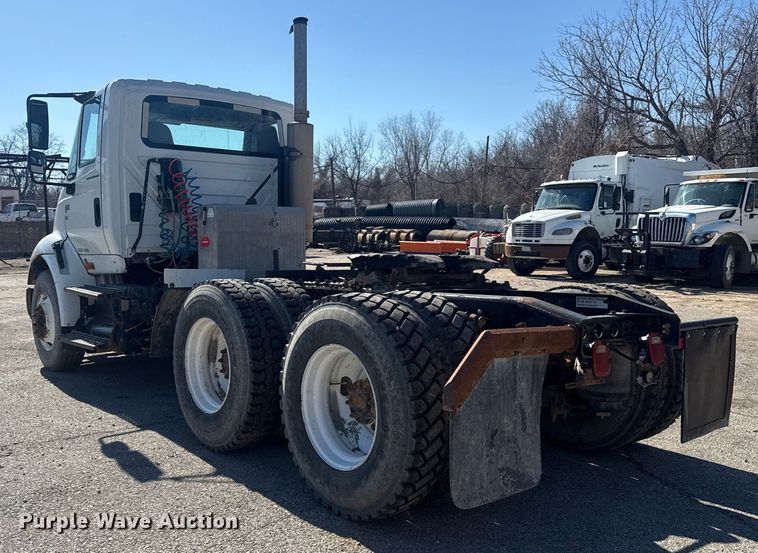 image for item EU4077 2007 International 8600 semi truck