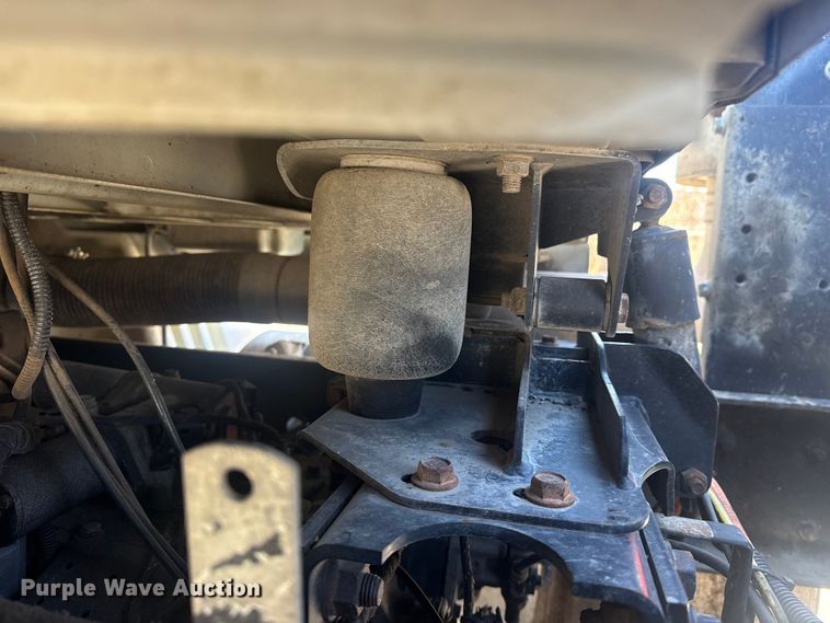 image for item EU4077 2007 International 8600 semi truck