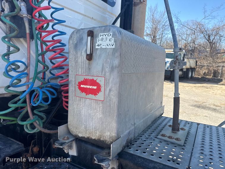 image for item EU4077 2007 International 8600 semi truck