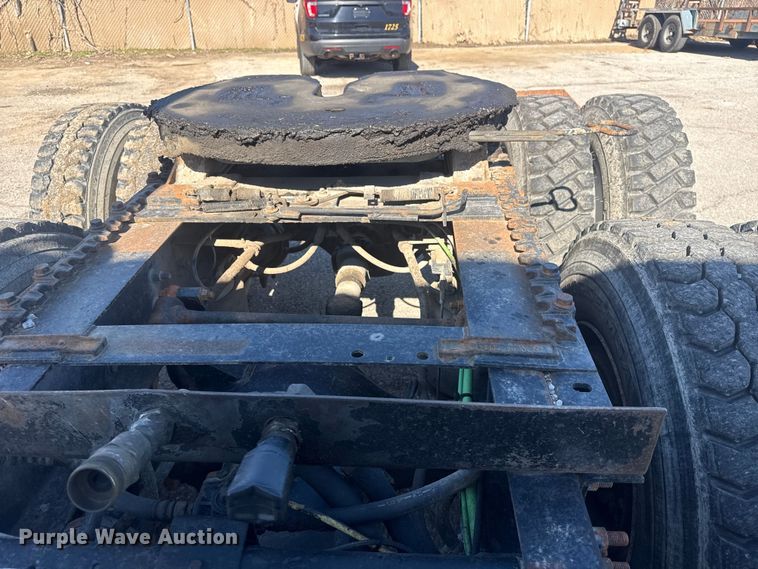 image for item EU4077 2007 International 8600 semi truck