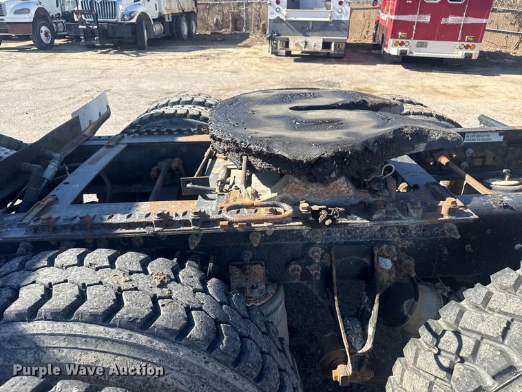 image for item EU4077 2007 International 8600 semi truck