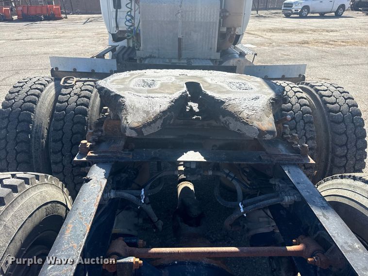 image for item EU4077 2007 International 8600 semi truck