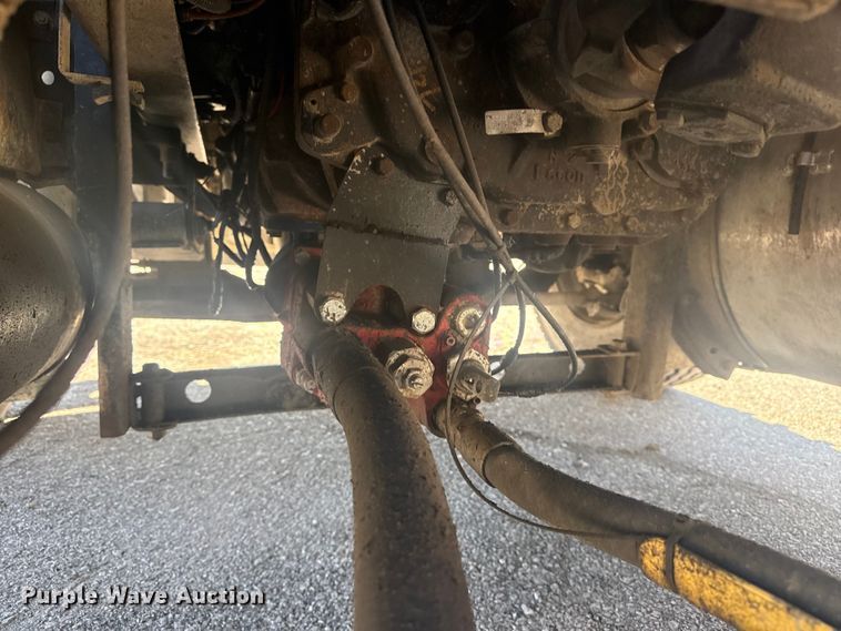 image for item EU4077 2007 International 8600 semi truck