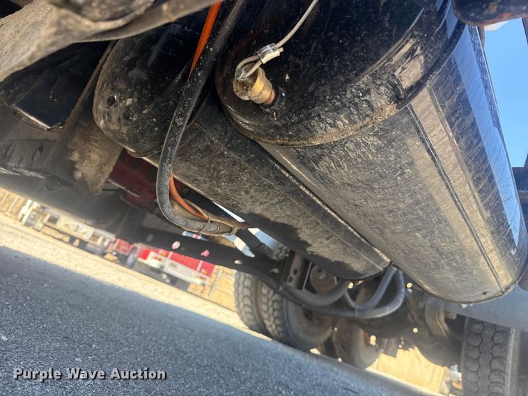 image for item EU4077 2007 International 8600 semi truck