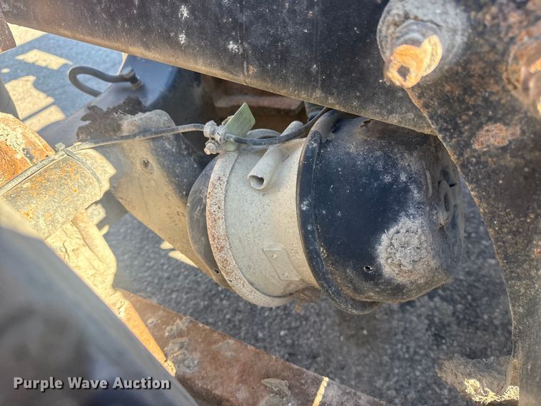 image for item EU4077 2007 International 8600 semi truck