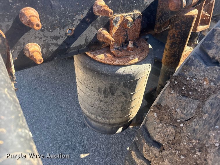 image for item EU4077 2007 International 8600 semi truck