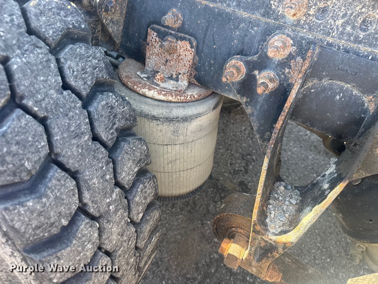 image for item EU4077 2007 International 8600 semi truck