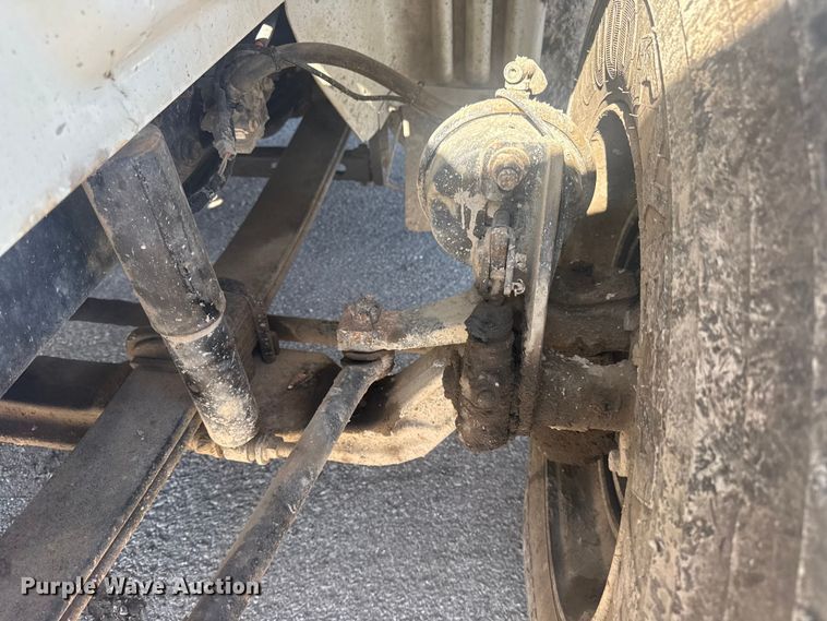 image for item EU4077 2007 International 8600 semi truck