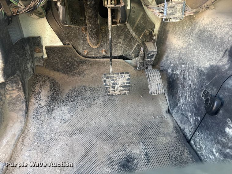 image for item EU4077 2007 International 8600 semi truck