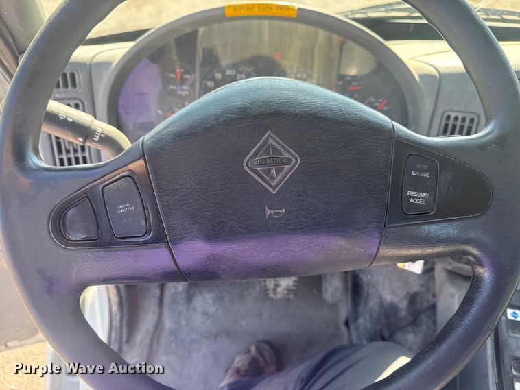 image for item EU4077 2007 International 8600 semi truck