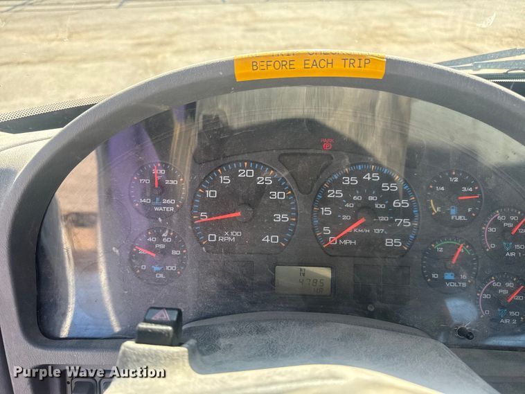 image for item EU4077 2007 International 8600 semi truck