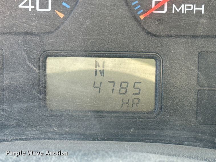 image for item EU4077 2007 International 8600 semi truck