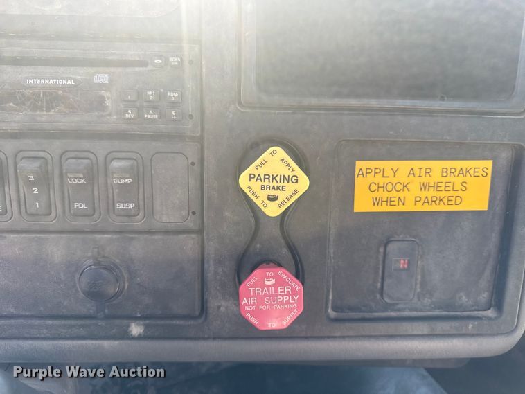 image for item EU4077 2007 International 8600 semi truck