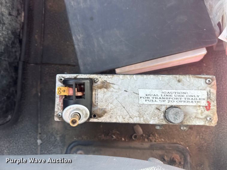 image for item EU4077 2007 International 8600 semi truck