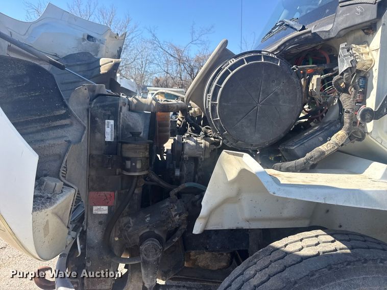 image for item EU4077 2007 International 8600 semi truck