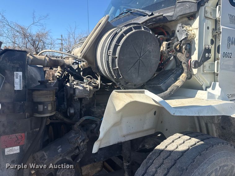 image for item EU4077 2007 International 8600 semi truck