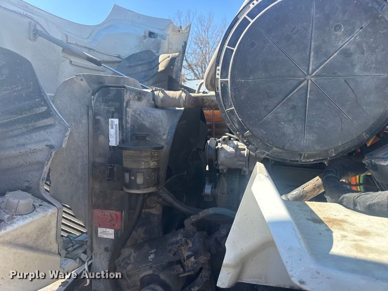 image for item EU4077 2007 International 8600 semi truck