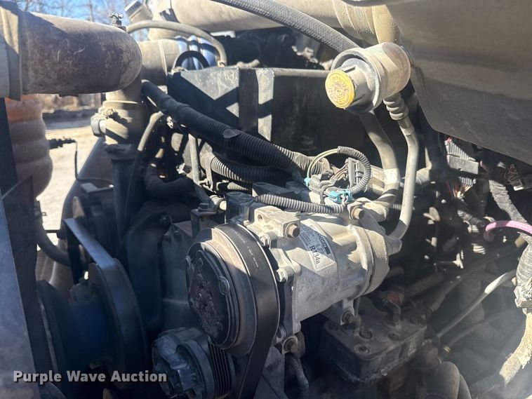 image for item EU4077 2007 International 8600 semi truck